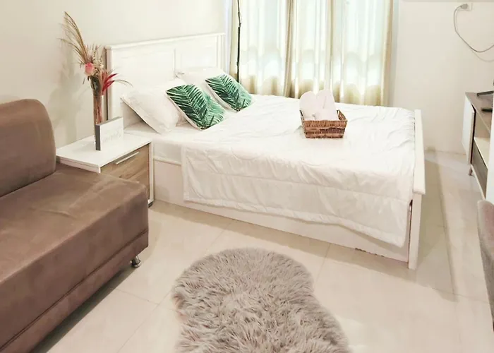 The Beacon Makati By Christine Ph Near Greenbelt Mall アパートホテル