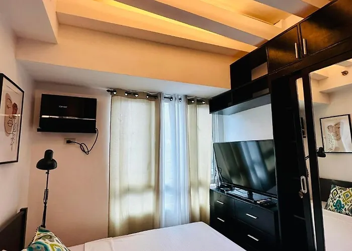 The Beacon Makati By Christine Ph Near Greenbelt Mall マニラ市