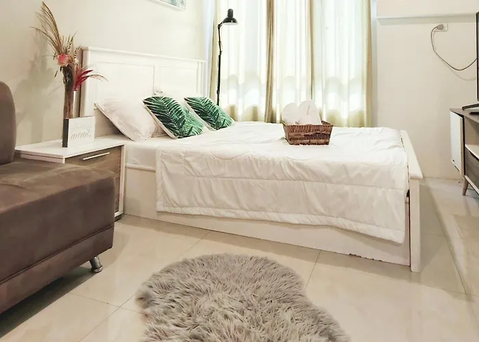The Beacon Makati By Christine Ph Near Greenbelt Mall アパートホテル